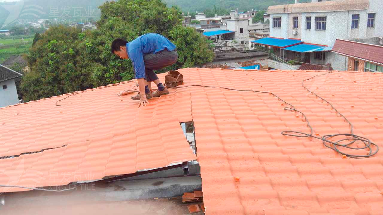 烏魯木齊屋頂鋪設安裝合成樹脂瓦時，牢牢記住這3點，就不怕屋頂出問題！